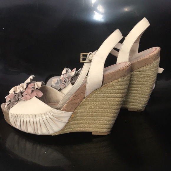 Beautiful Sandals - Picture 2 of 4